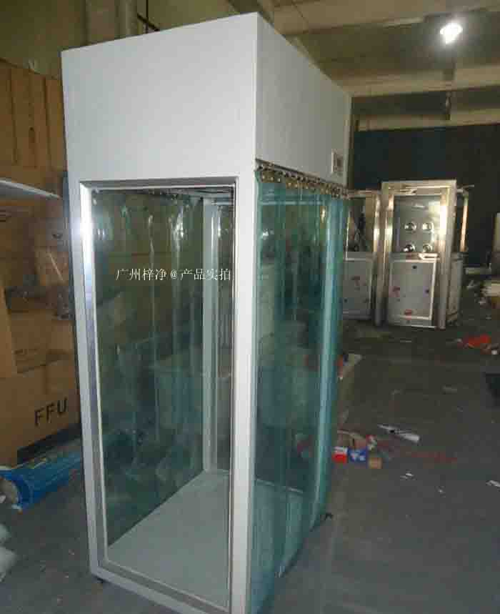 潔凈采樣車工作原理是從室內空氣經過初效過濾器、高效過濾器出風的形式達到高潔凈度