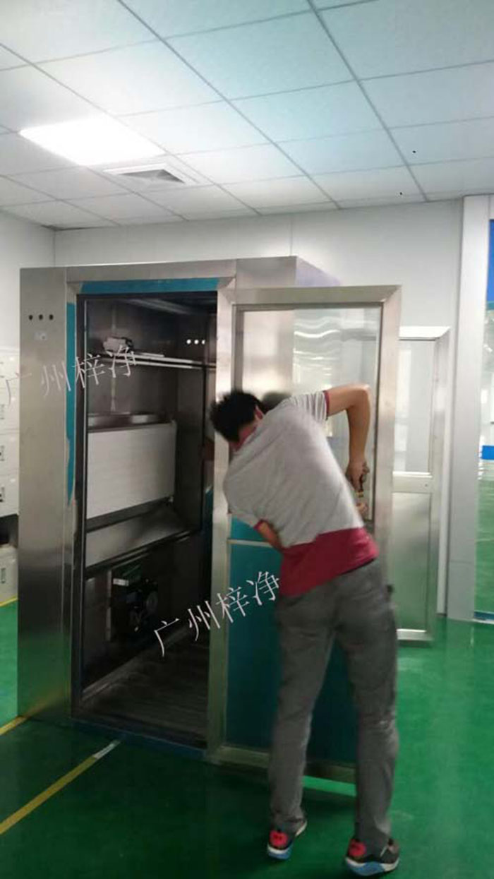 風(fēng)淋室故障可能由多種原因引起,以下是一些常見的故障原因 風(fēng)淋室故障可能由多種原因引起,以下是一些常見的故障原因