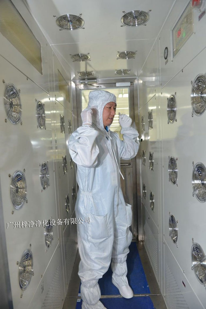 正確操作風淋室對于保障工作人員健康、維持生產環境的潔凈度至關重要。