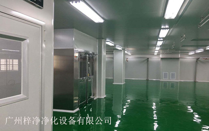 風淋室主要用于對進入潔凈室的人員進行預(yù)處理,以減少帶入的塵埃和污染物。 風淋室主要用于對進入潔凈室的人員進行預(yù)處理,以減少帶入的塵埃和污染物。