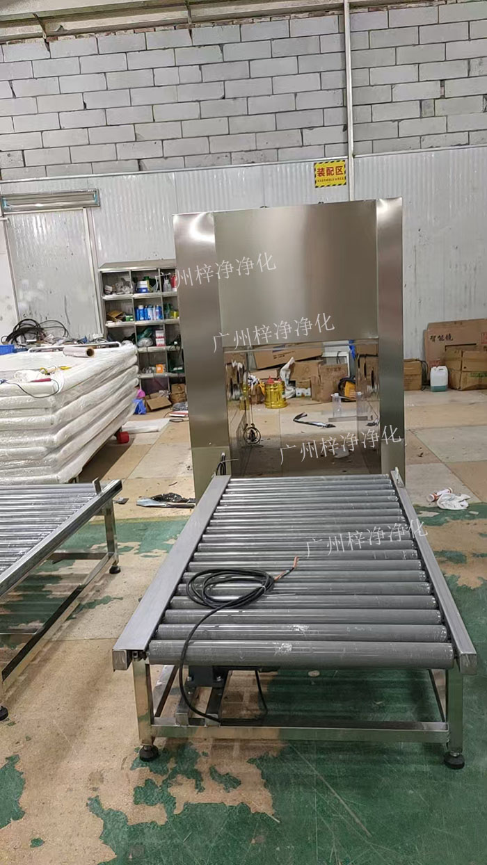 自動門層流傳遞窗可配合輸送線兩端設有自動門，實現物品的自動進出，減少人工操作。