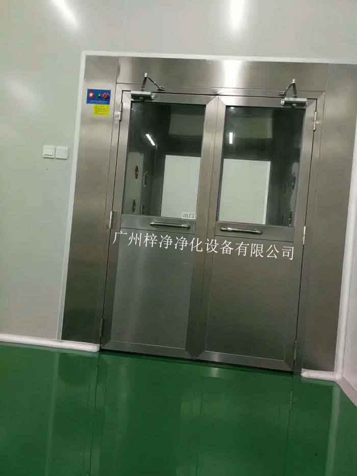 檢查風淋室高效過濾器和初效過濾器是否干凈，如有灰塵或雜質，應進行清潔或更換。