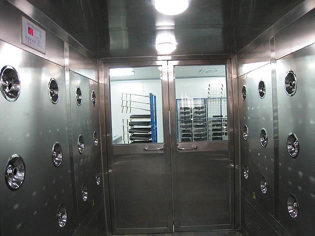 無塵車間風(fēng)淋室工作區(qū)圖片 無塵車間風(fēng)淋室工作區(qū)圖片